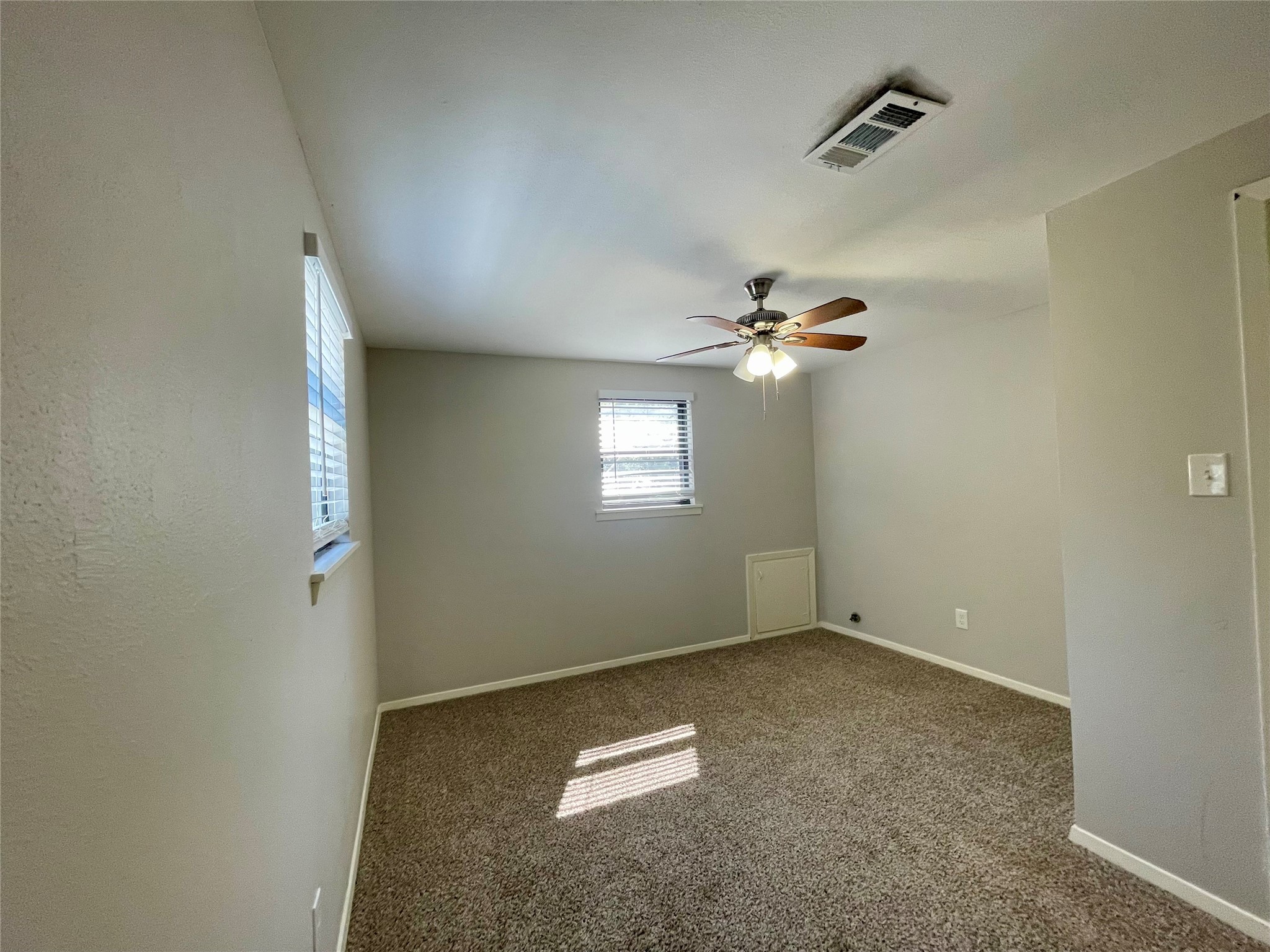 300 Hargett Street Clute, TX 77531 - Photo 25 of 36 an empty room with windows and fan