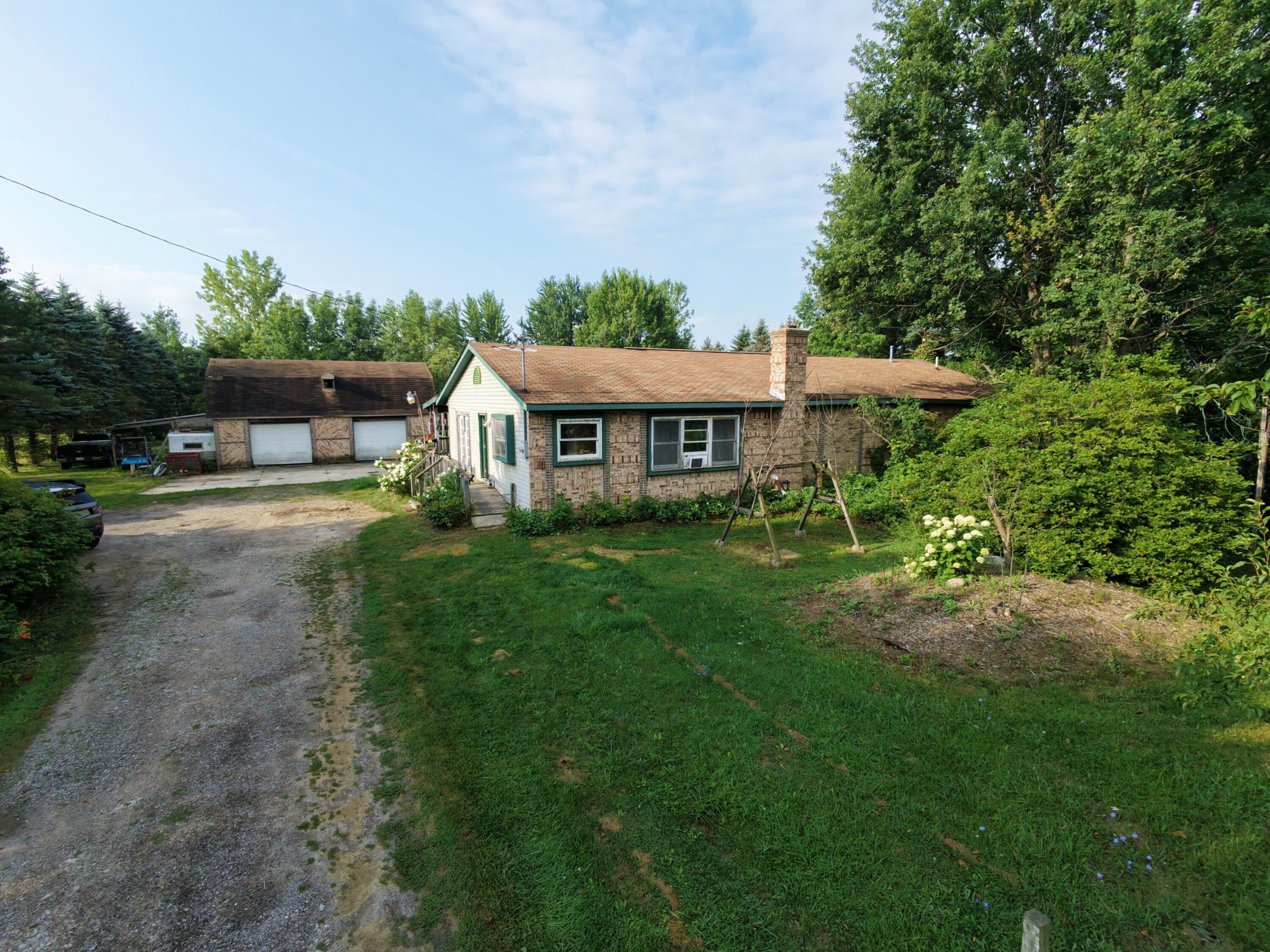 1215 Dale Road Beaverton, MI 48612 - Photo 3 of 23 3