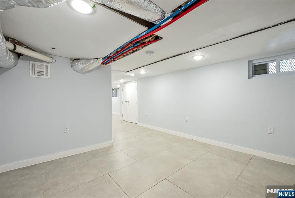 17 Mission Street Montclair, NJ 07042 - Photo 12 of 36