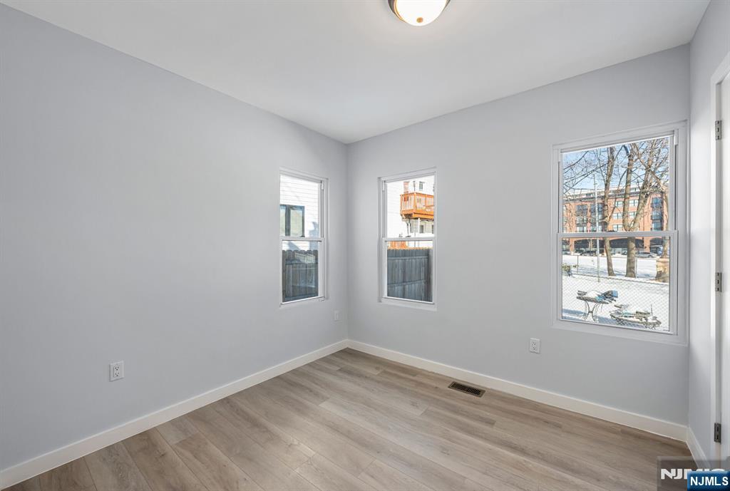 17 Mission Street Montclair, NJ 07042 - Photo 10 of 36