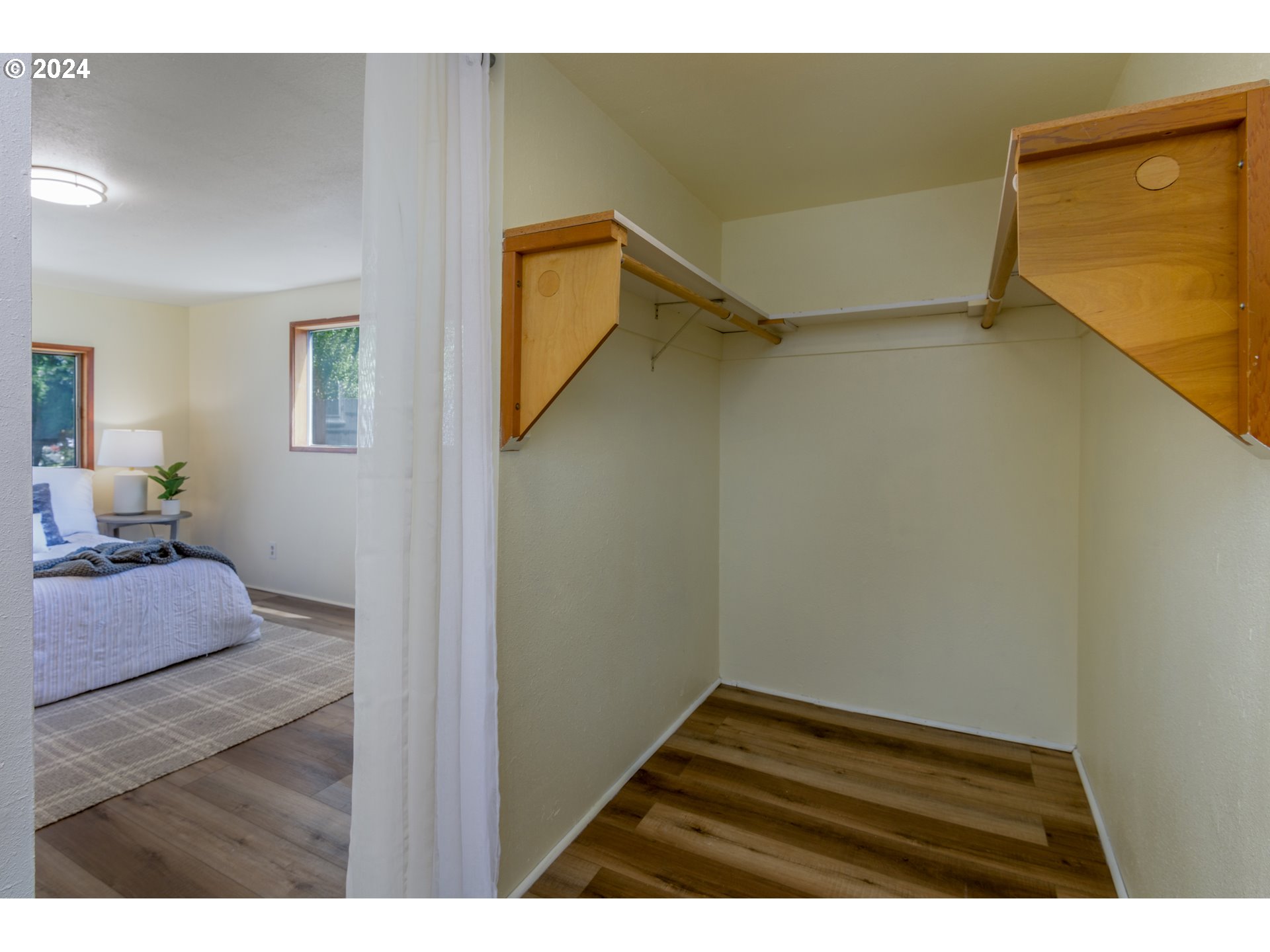 1476 West 4th Avenue Eugene, OR 97402 - Photo 16 of 26 a view of bedroom and bathroom