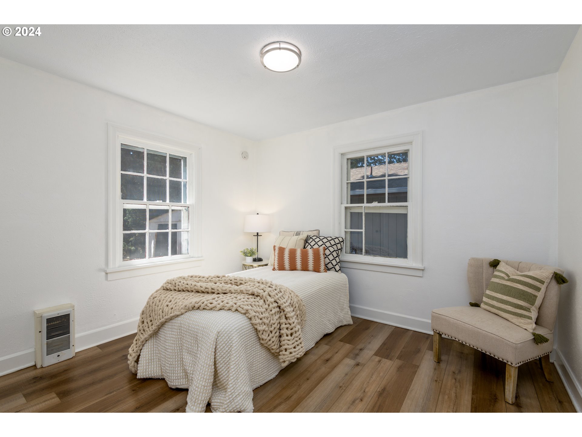 1476 West 4th Avenue Eugene, OR 97402 - Photo 17 of 26 a bedroom with a bed and a window