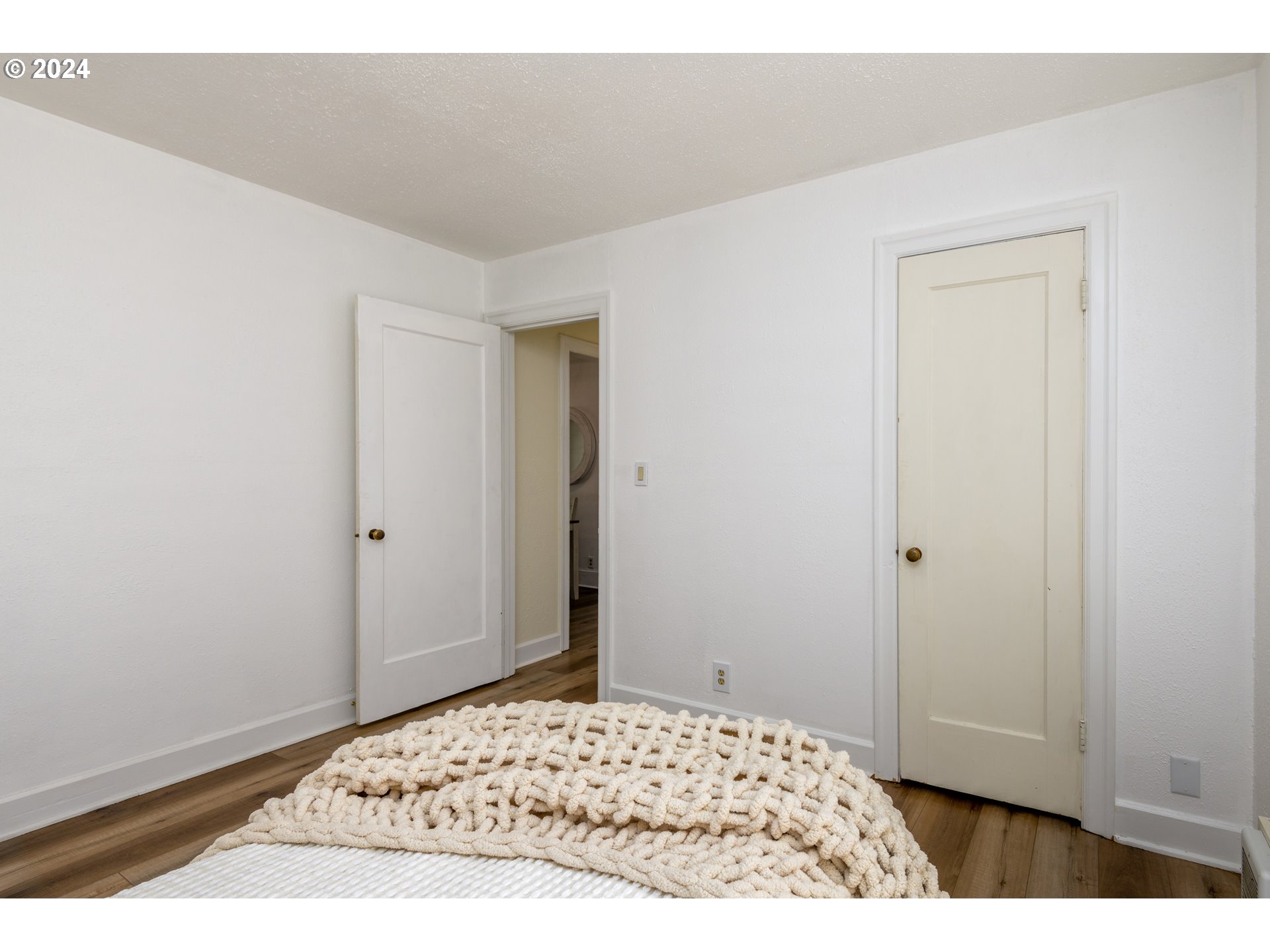 1476 West 4th Avenue Eugene, OR 97402 - Photo 18 of 26 a view of bedroom