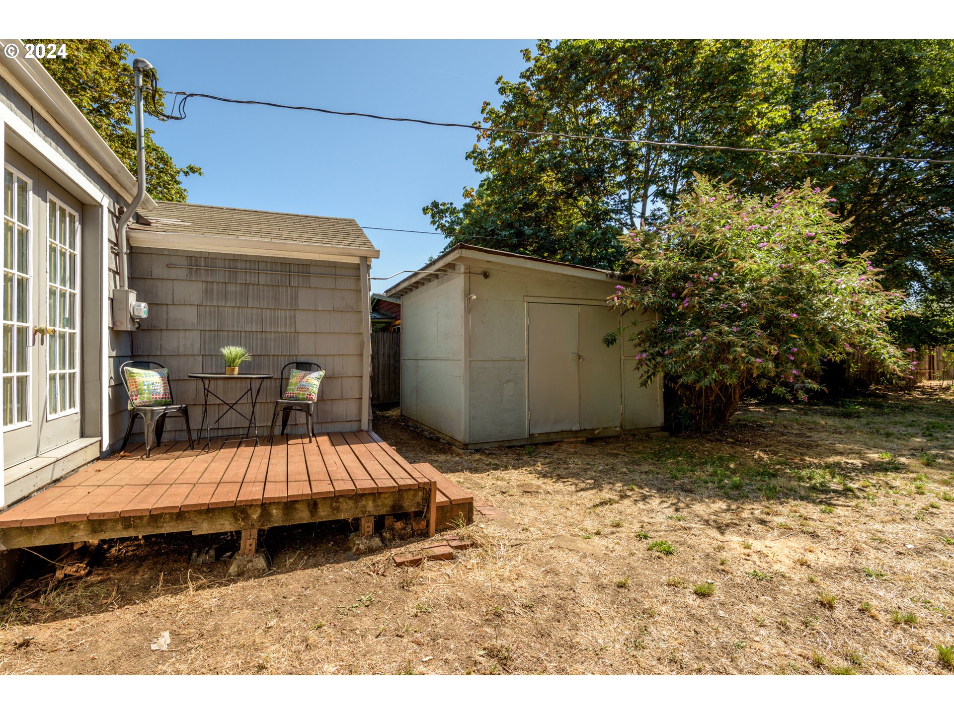 1476 West 4th Avenue Eugene, OR 97402 - Photo 22 of 26 a view of a backyard with a large tree