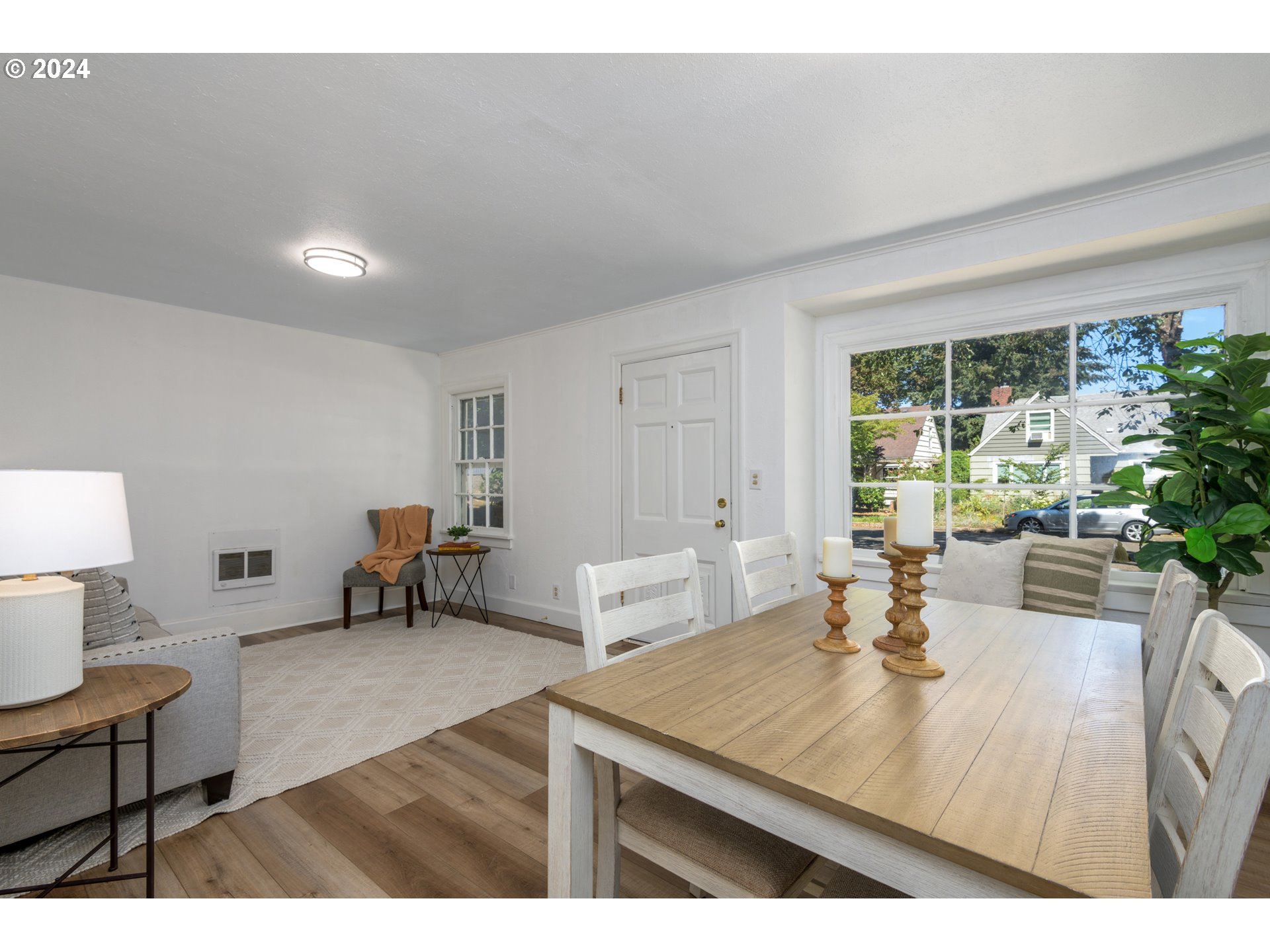 1476 West 4th Avenue Eugene, OR 97402 - Photo 5 of 26 a living room with furniture and window