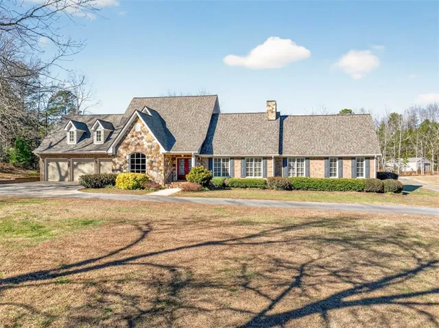a view of house with yard