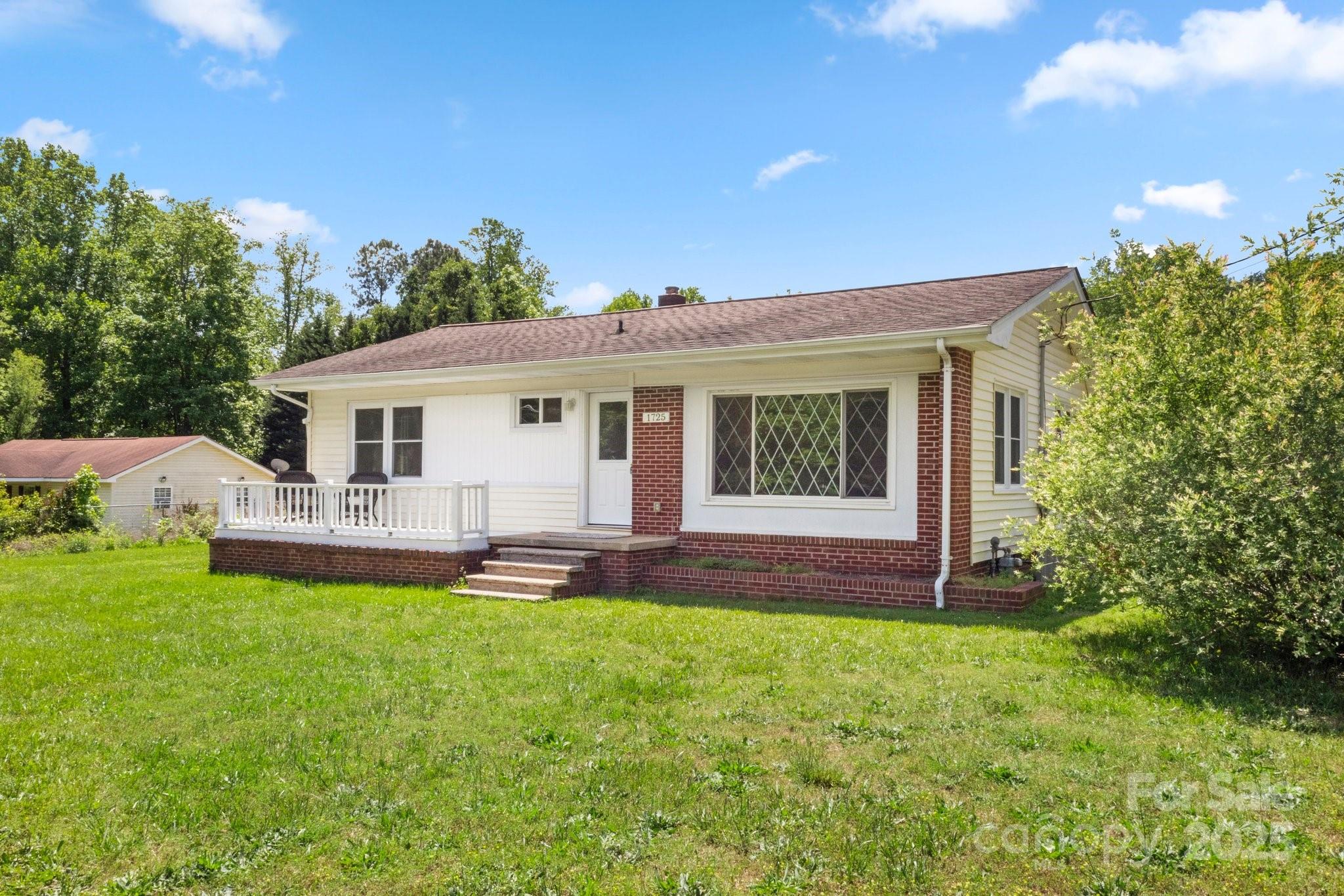 1725 Fallston Road Shelby, NC 28150 - Photo 2 of 35 a front view of house with yard and green space