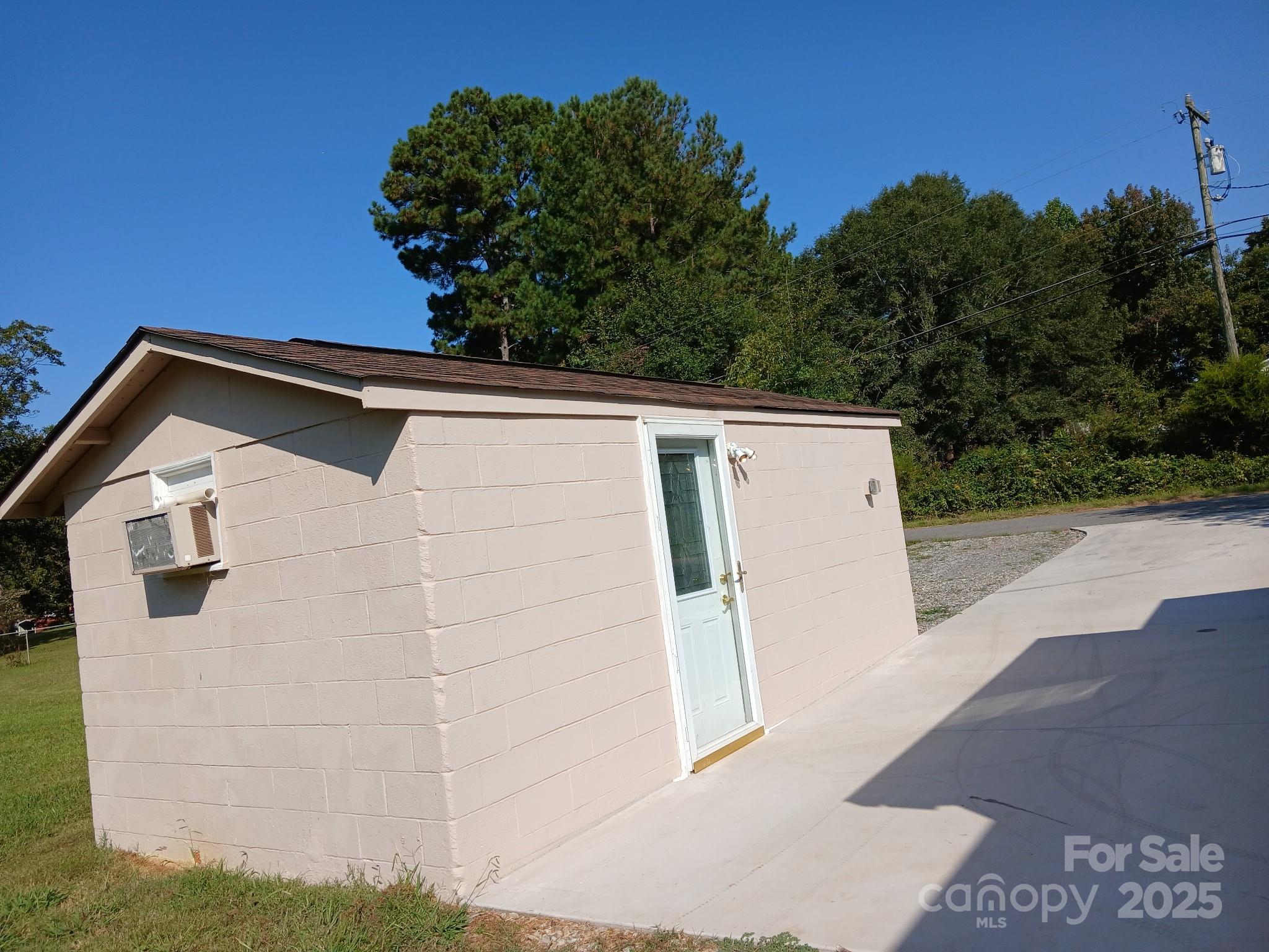 1725 Fallston Road Shelby, NC 28150 - Photo 30 of 35 a backyard of a house with lots of green space
