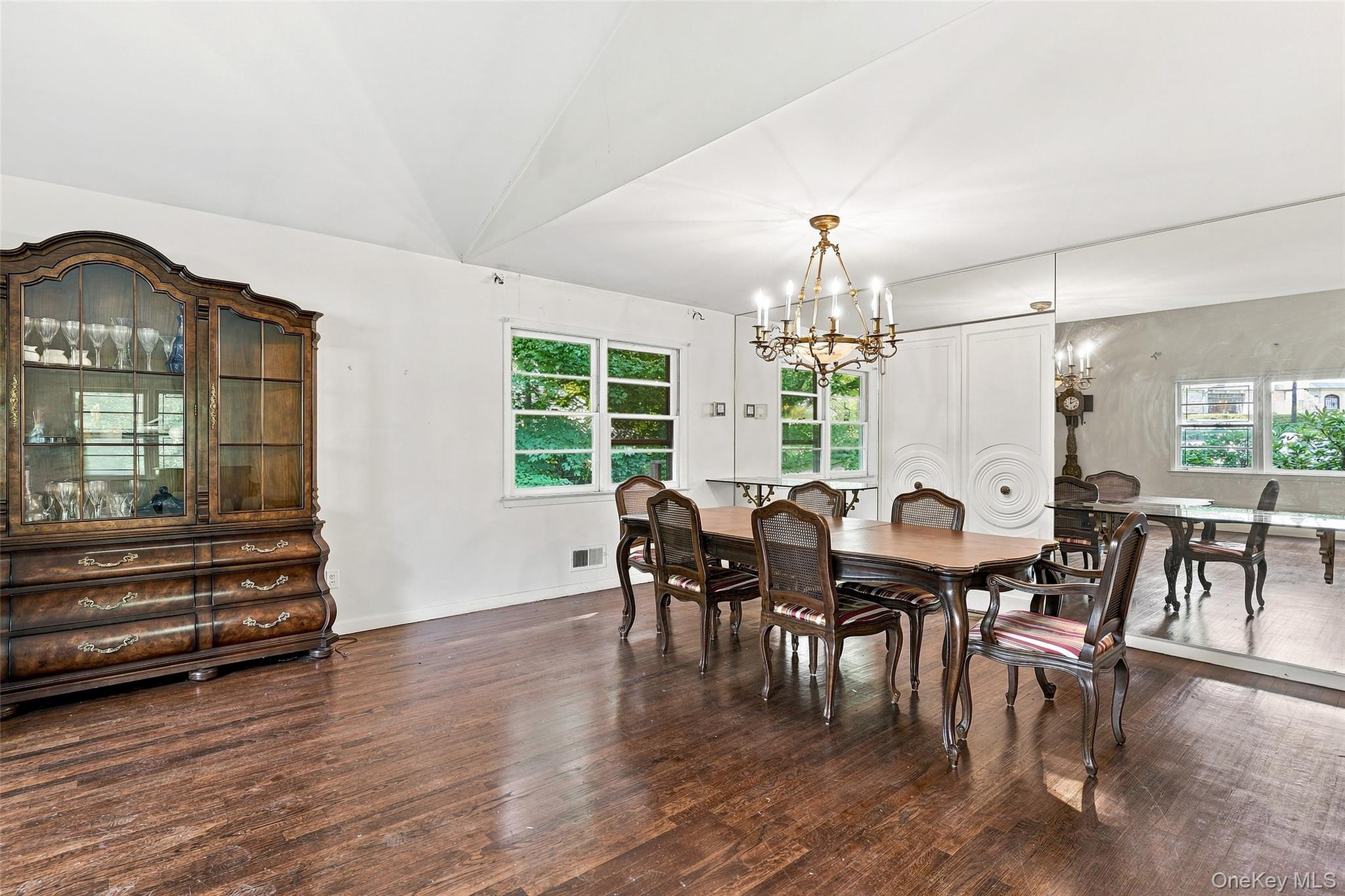 7 Overhill Road New Rochelle, NY 10804 - Photo 6 of 34 Gallery Image 6
