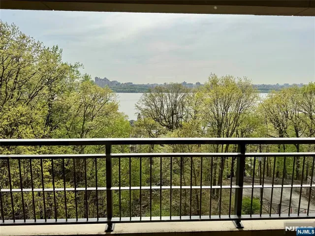 $185,000 | 4 Horizon Road, Unit G3, Fort Lee, NJ 07024