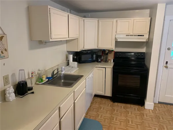 $3,000 | 42 Lee Avenue, Newport, RI 02840