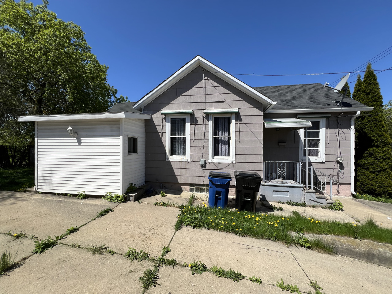 1915 Harriet Street Racine, WI 53404 - Photo 1 of 1 1915 Harriet St