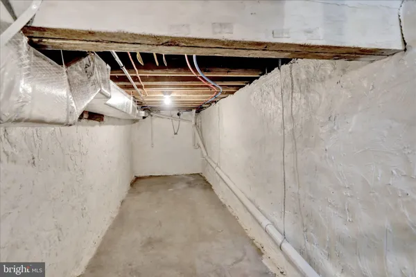 a view of walk in closet