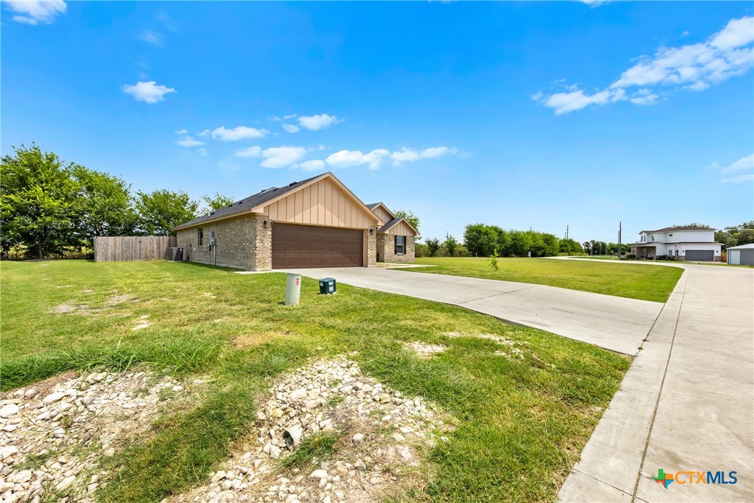 7112 Kc Ranch Court Temple, TX 76501 - Photo 5 of 30 a front view of house with yard and green space