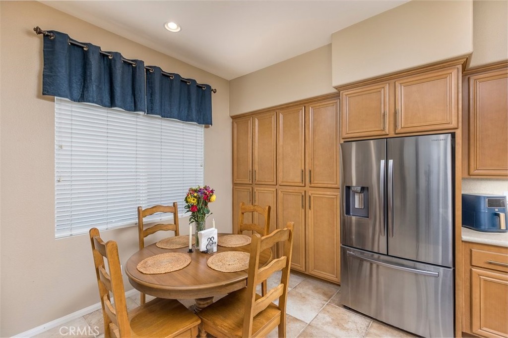 43922 Country Ridge Court Temecula, CA 92592 - Photo 23 of 61 Kitchen