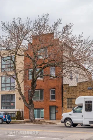 $1,900 | 4048 North Western Avenue, Unit 2, Chicago, IL 60618
