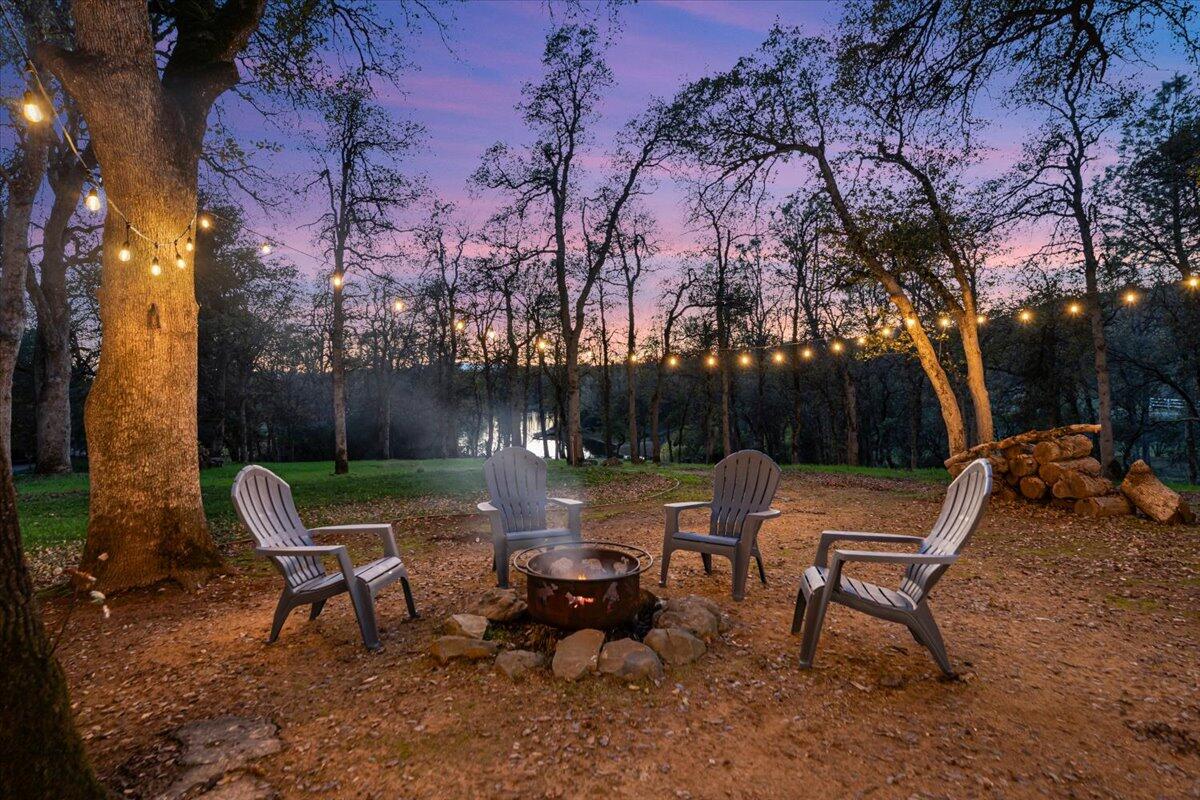 15745 Montgomery Ranch Road Redding, CA 96001 - Photo 20 of 33 a view of a backyard with sitting area