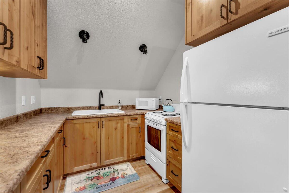 15745 Montgomery Ranch Road Redding, CA 96001 - Photo 31 of 33 a utility room with a sink a washer and dryer