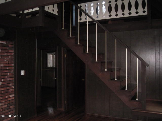 128 White Deer Road Milford, PA 18337 - Photo 14 of 46 13 STAIRS TO LOFT