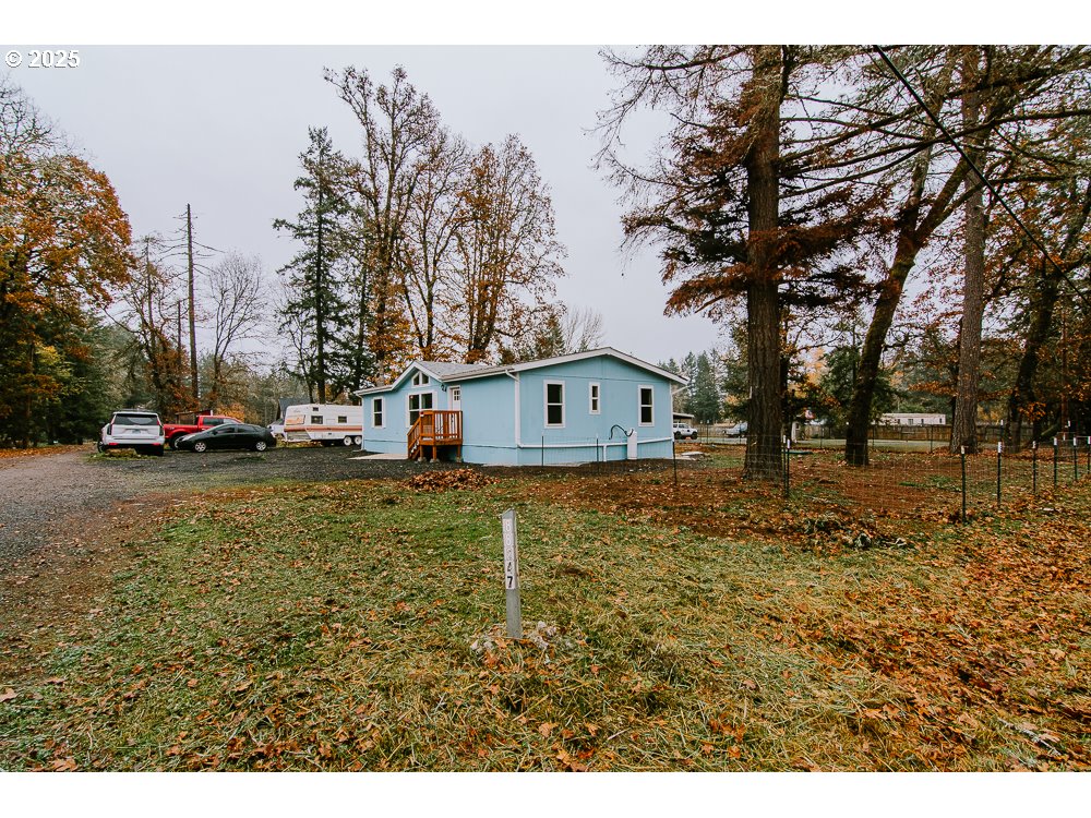 88247 Ellmaker Road Veneta, OR 97487 - Photo 4 of 47 a view of a yard with a house in the background