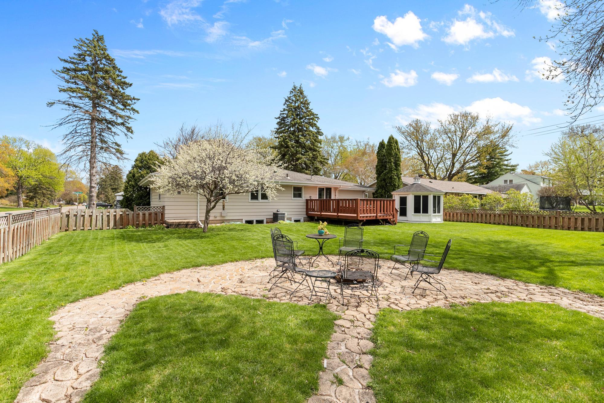 2017 Beacon Street Roseville, MN 55113 - Photo 4 of 36