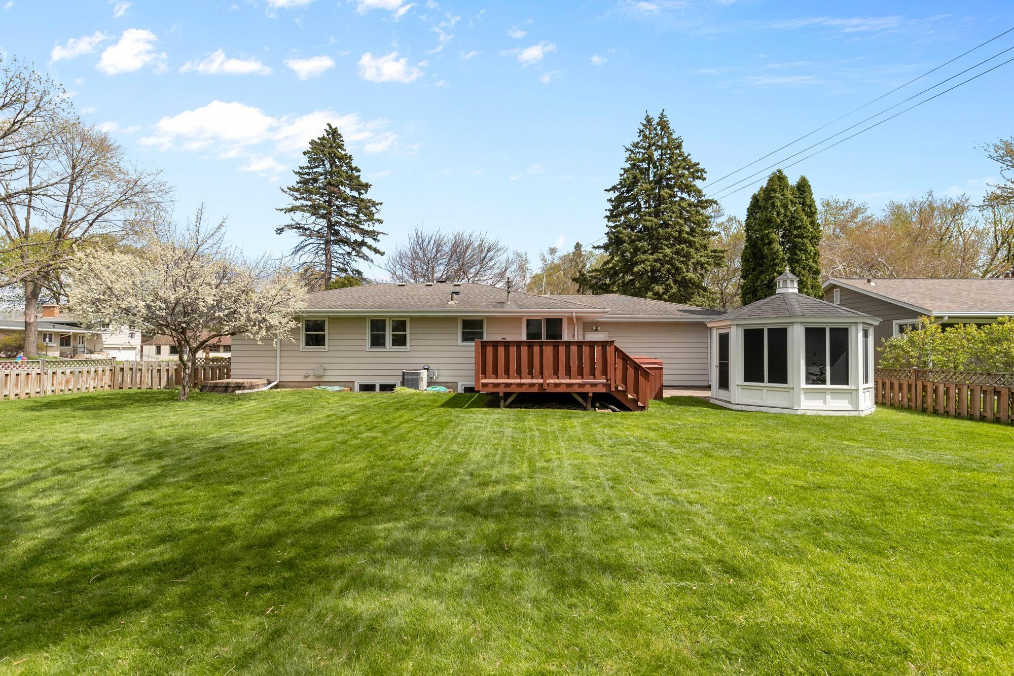 2017 Beacon Street Roseville, MN 55113 - Photo 5 of 36