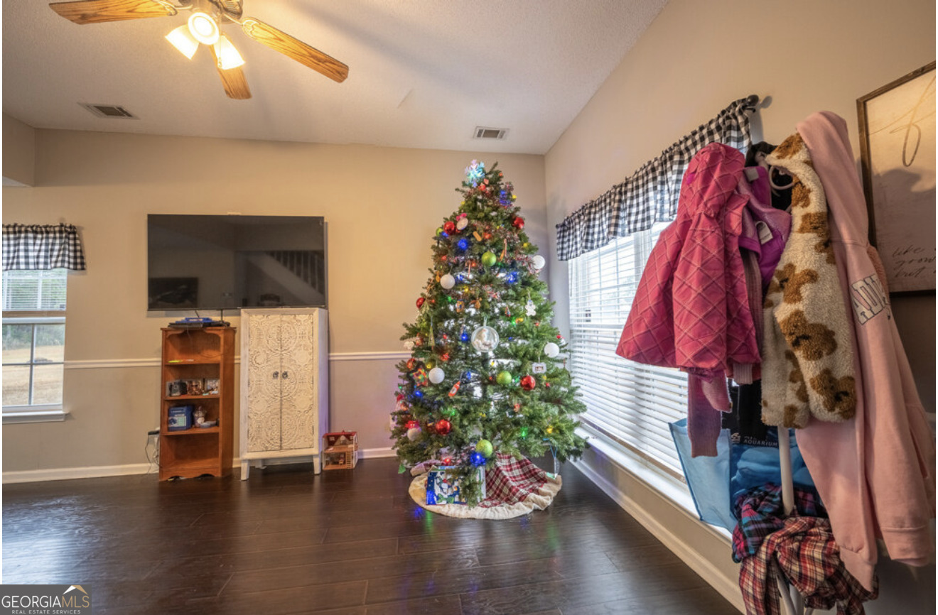 59 Laurel Way Ludowici, GA 31316 - Photo 13 of 21 a living room with furniture and a potted plant