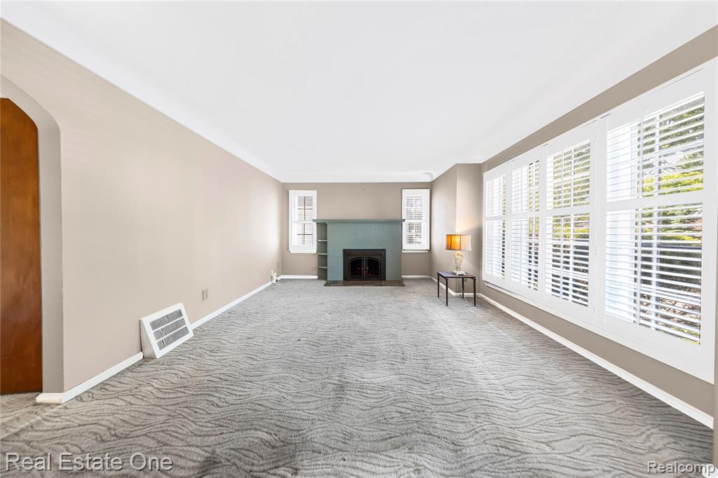 2209 Ridgemont Road Grosse Pointe Woods, MI 48236 - Photo 7 of 44