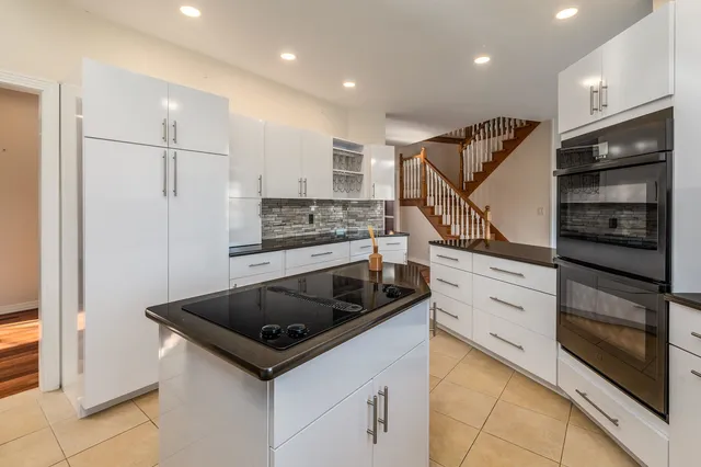 $749,000 | 396 Lake Indian Hills Circle, Carbondale, IL 62902