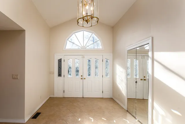 $749,000 | 396 Lake Indian Hills Circle, Carbondale, IL 62902