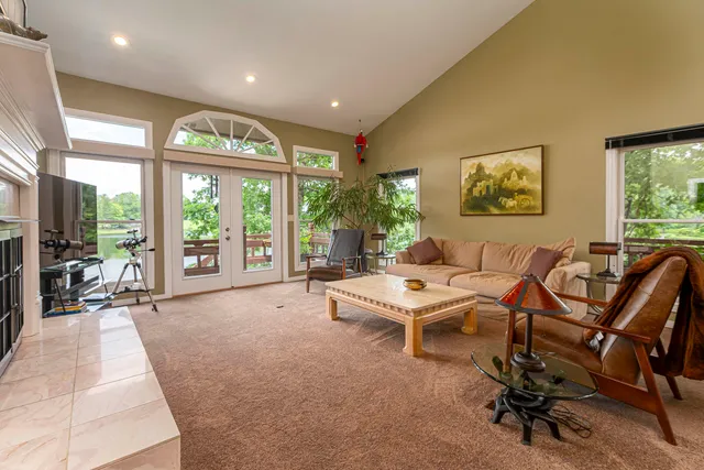 $749,000 | 396 Lake Indian Hills Circle, Carbondale, IL 62902