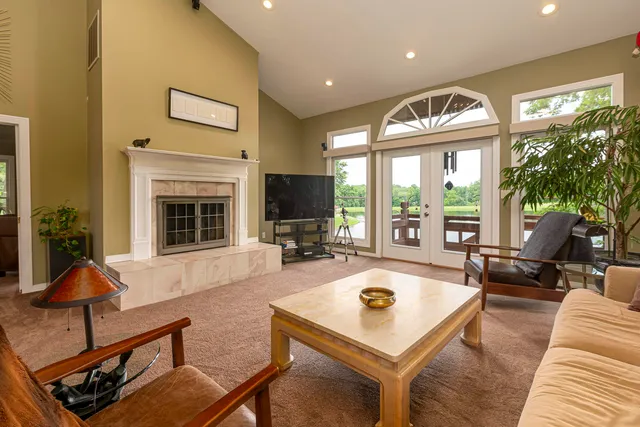 $749,000 | 396 Lake Indian Hills Circle, Carbondale, IL 62902