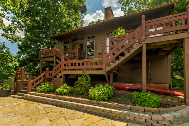a wooden bench sitting next to a lake