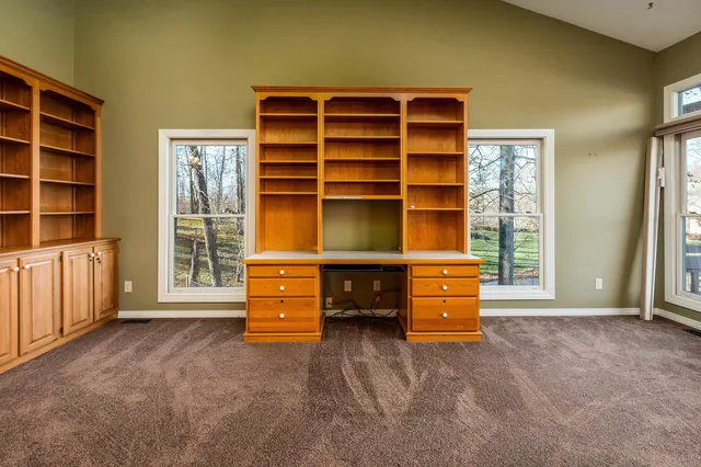 $749,000 | 396 Lake Indian Hills Circle, Carbondale, IL 62902