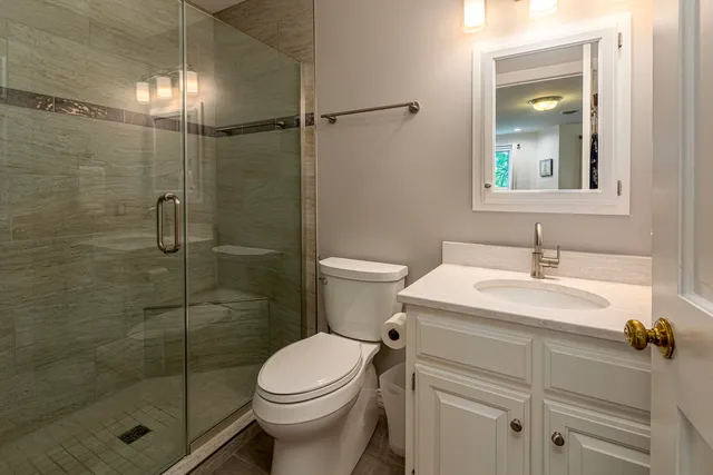 $749,000 | 396 Lake Indian Hills Circle, Carbondale, IL 62902