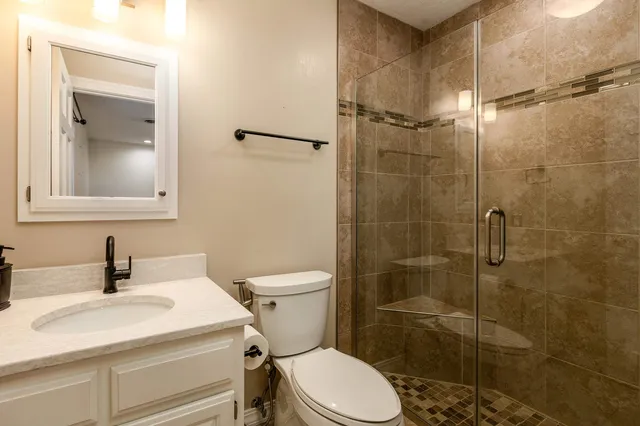 $749,000 | 396 Lake Indian Hills Circle, Carbondale, IL 62902