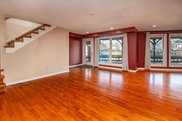 $749,000 | 396 Lake Indian Hills Circle, Carbondale, IL 62902