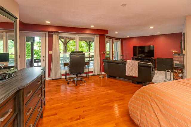 $749,000 | 396 Lake Indian Hills Circle, Carbondale, IL 62902