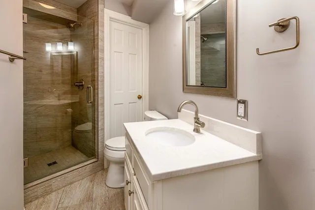 $749,000 | 396 Lake Indian Hills Circle, Carbondale, IL 62902