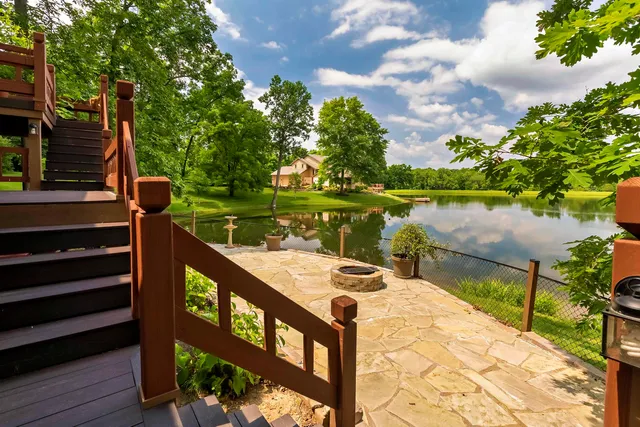 $749,000 | 396 Lake Indian Hills Circle, Carbondale, IL 62902