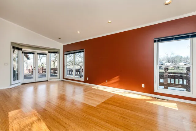 $749,000 | 396 Lake Indian Hills Circle, Carbondale, IL 62902