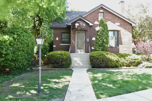 $649,900 | 8502 Parkview Avenue, Brookfield, IL 60513