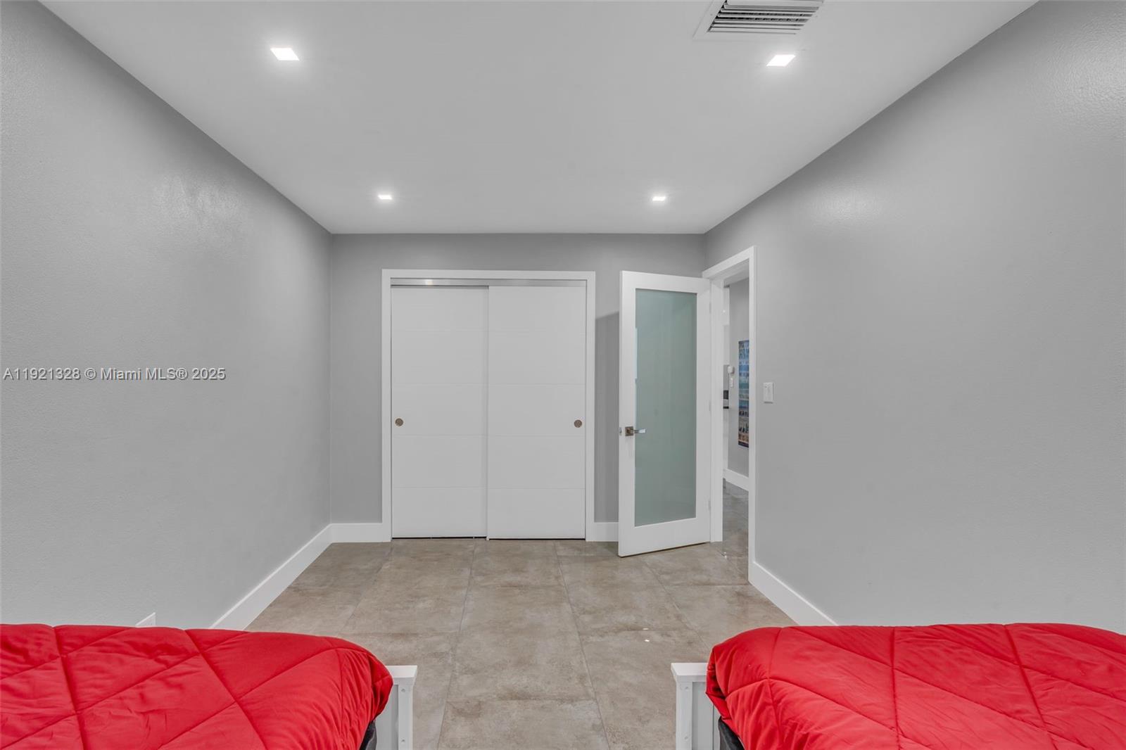222 2nd Road Key Largo, FL 33037 - Photo 18 of 43 a view of a livingroom with a couch