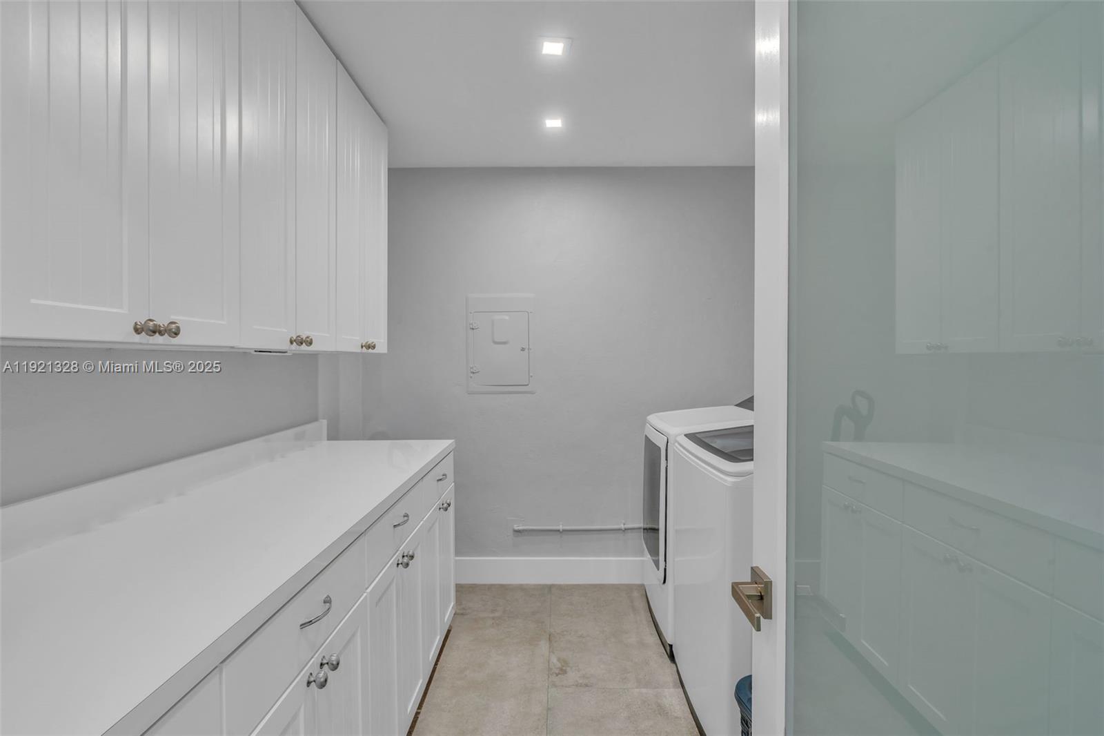 222 2nd Road Key Largo, FL 33037 - Photo 22 of 43 a bathroom with a sink and a toilet