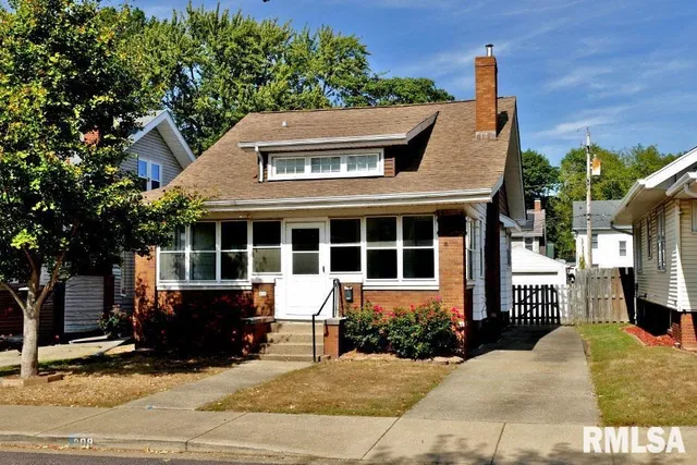 $139,900 | 809 West Eleanor Place, Peoria, IL 61604