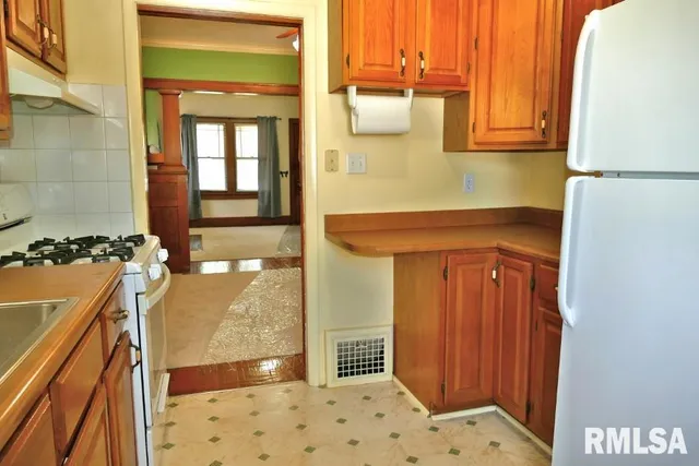 $139,900 | 809 West Eleanor Place, Peoria, IL 61604