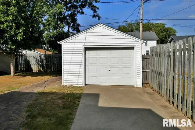 $139,900 | 809 West Eleanor Place, Peoria, IL 61604