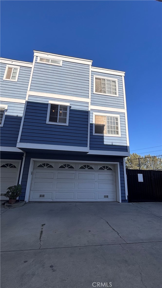 103 West Spring Street, Unit A Long Beach, CA 90806 - Photo 22 of 27 a view of a two chairs and table