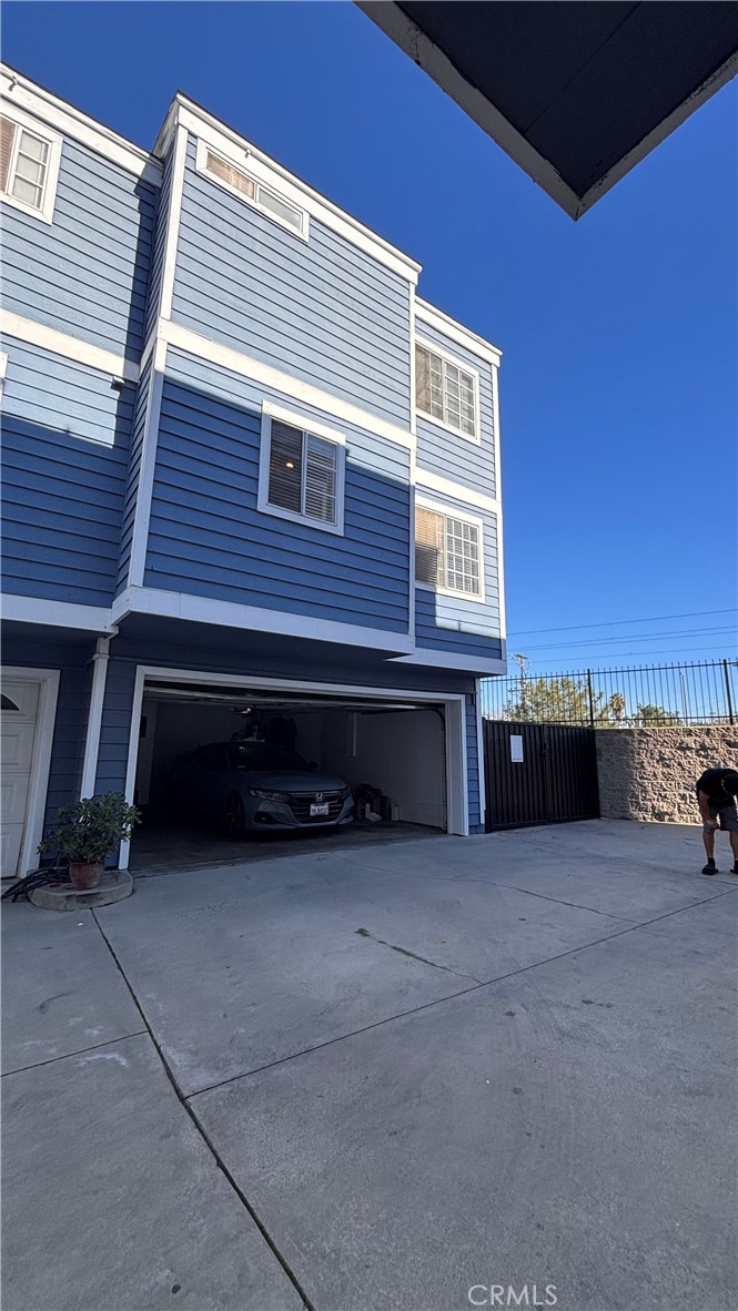 103 West Spring Street, Unit A Long Beach, CA 90806 - Photo 23 of 27 a view of a terrace