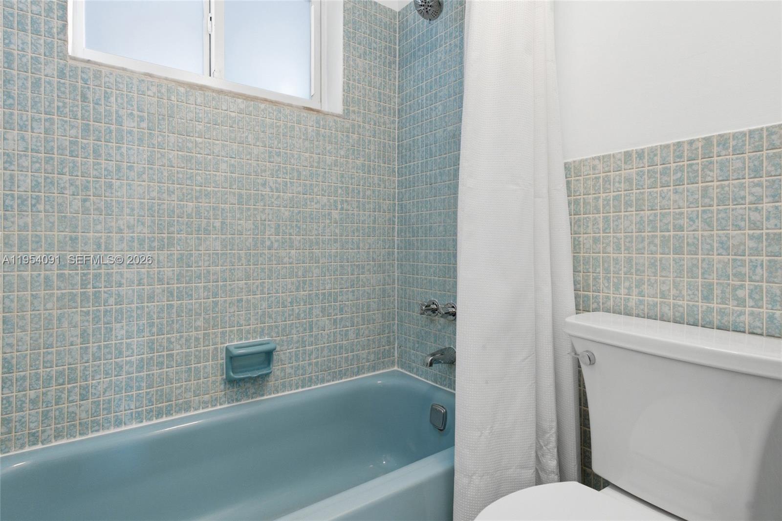 1345 Lincoln Road, Unit 1006 Miami Beach, FL 33139 - Photo 16 of 27 a bathroom with a sink a toilet and bathtub